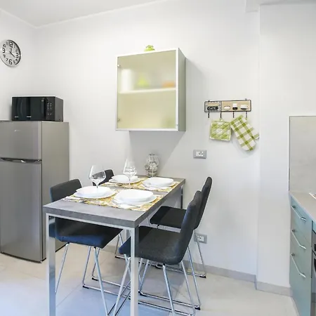 2 Bedroom Cozy In サンレモ